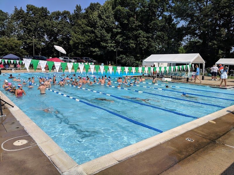 Little Hunting Park Club Swim and Tennis Club tennis courts