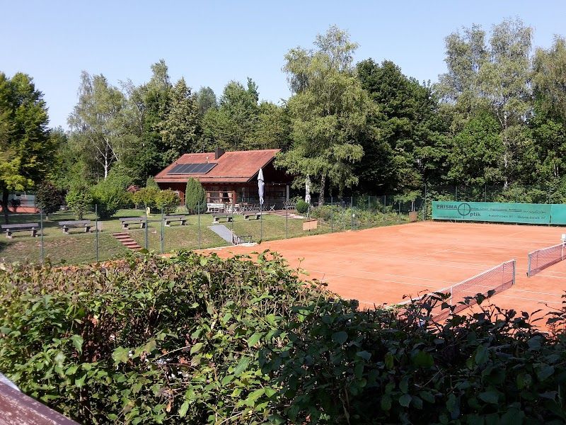 Tennis Company Nic Mars Chand tennis courts