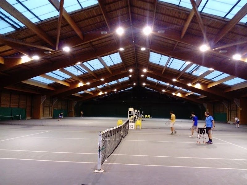 Lou Tennis Club tennis courts