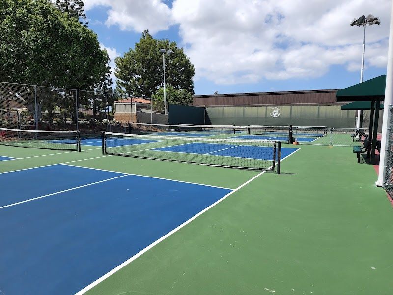 Lake Forest Beach and Tennis Club tennis courts