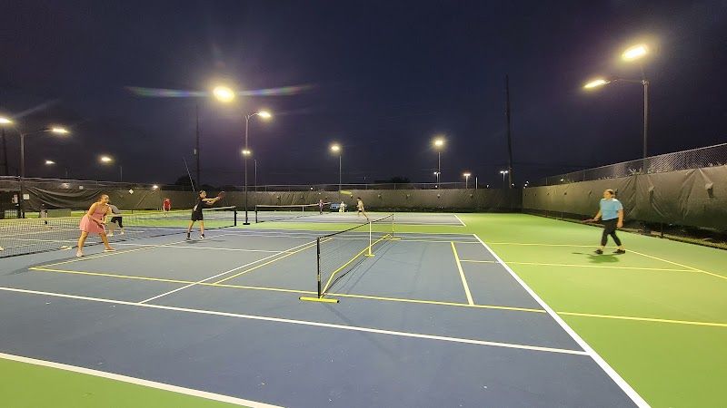 Silverlake HOA Community (Residents ) Tennis Courts tennis courts