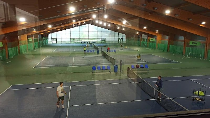 DeSki - Squash and Tennis. Warsaw Sports Association tennis courts
