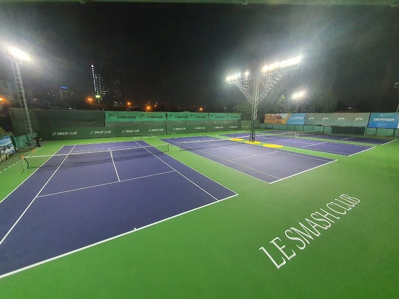 Le Smash Club and Tennis Academy tennis courts