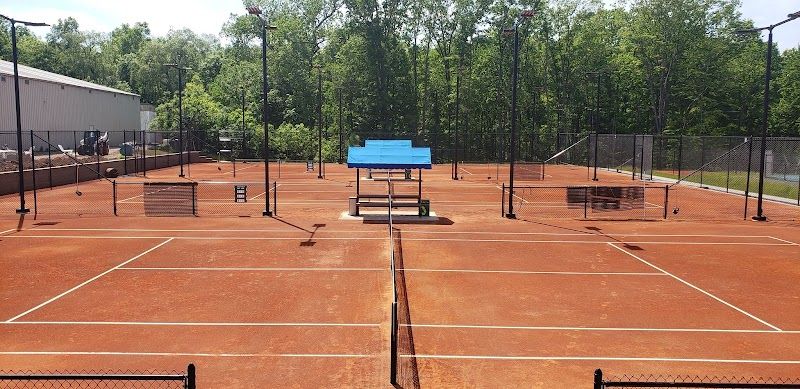 Bloomfield Tennis & Pickleball Club tennis courts
