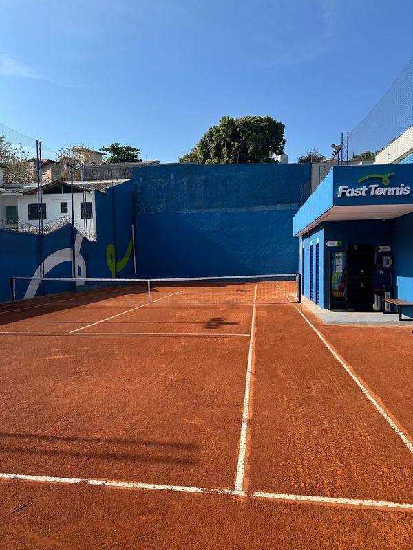 Fast Tennis Estoril tennis courts