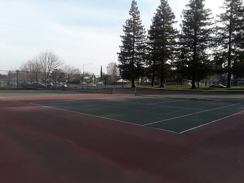 Laughlin Park tennis courts