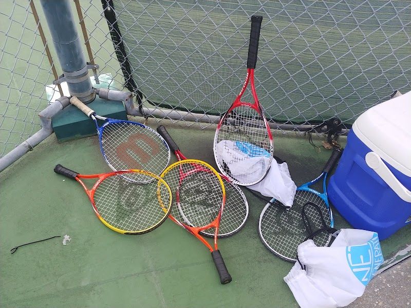 Independence Park Tennis Facility tennis courts