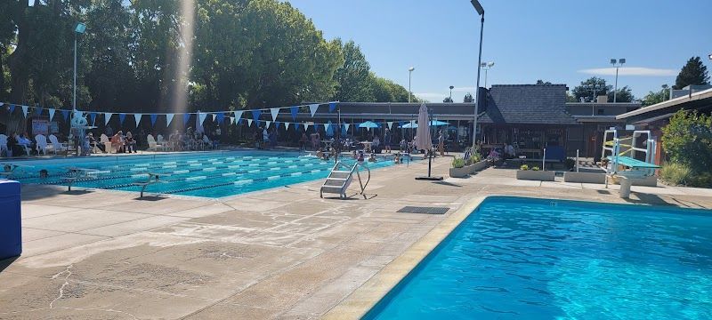 Park Terrace Swimming & Tennis tennis courts