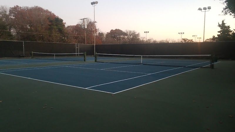 Kiest Tennis Center tennis courts